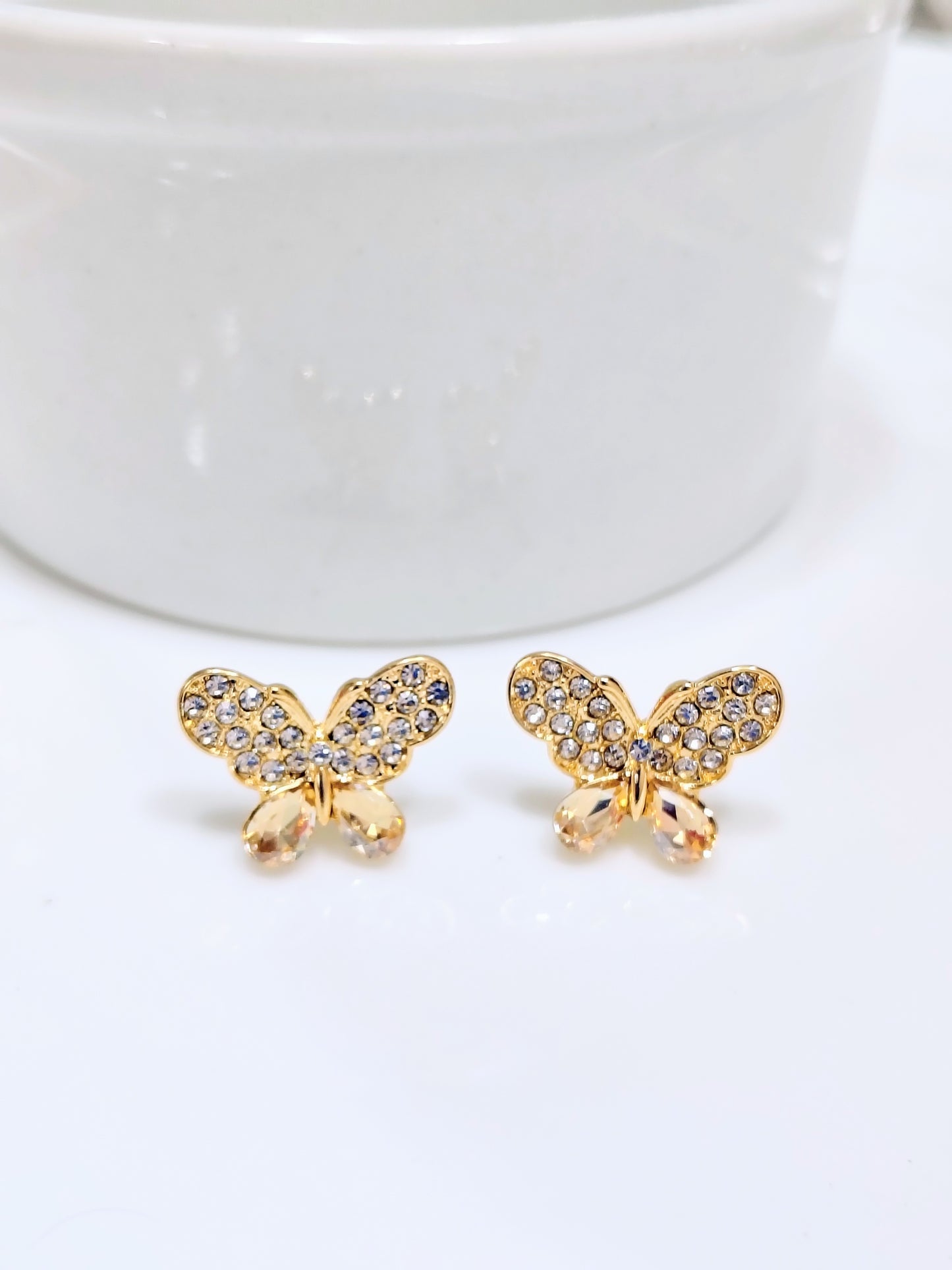 Brinco borboleta com strass