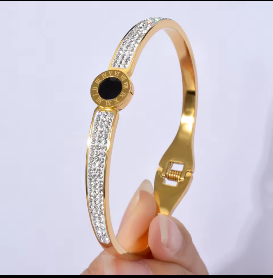 Bracelete rígido em aço