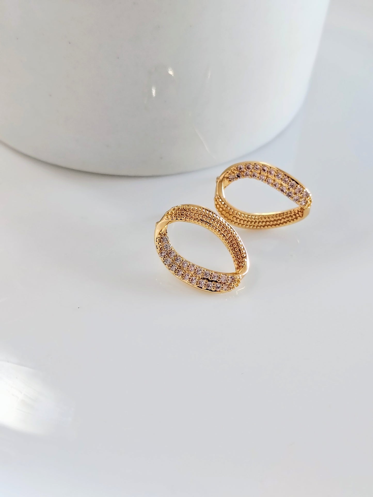 Brinco puro brilho com zircônias