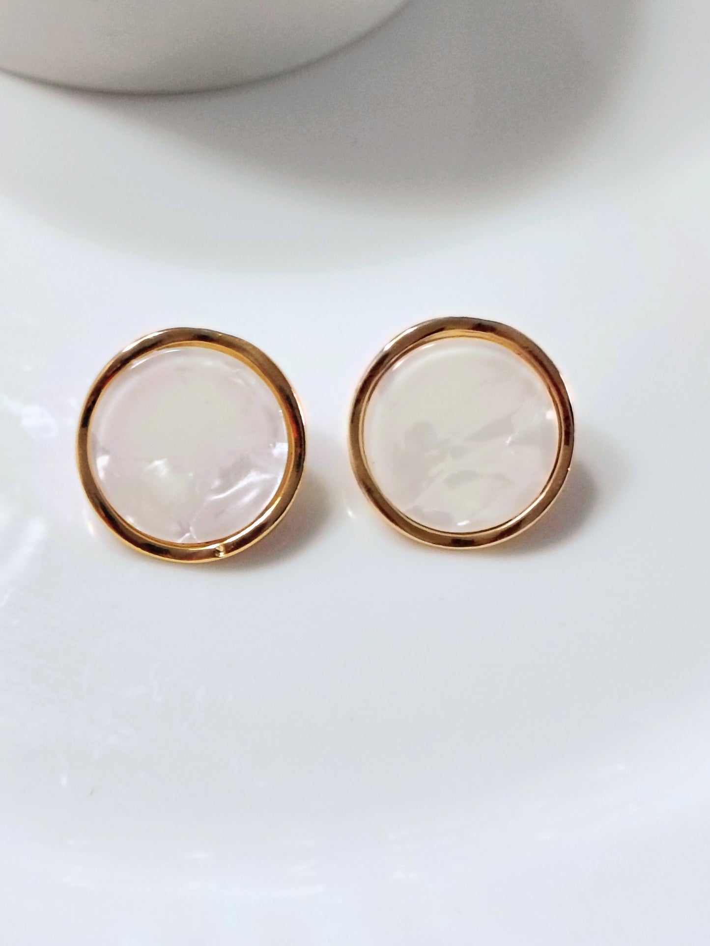 Brinco com madrepérola