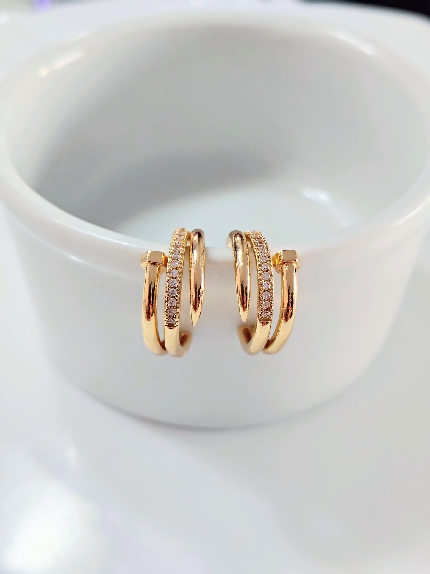 Brinco prego com zircônia