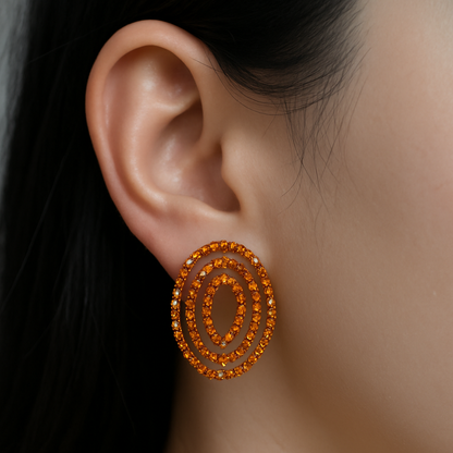 Brinco oval com strass