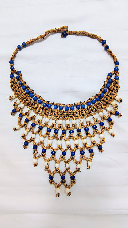 Colar de sementes boi caprichoso