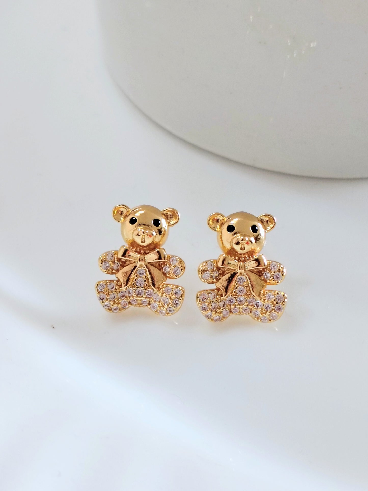 Urso dourado com zircônias
