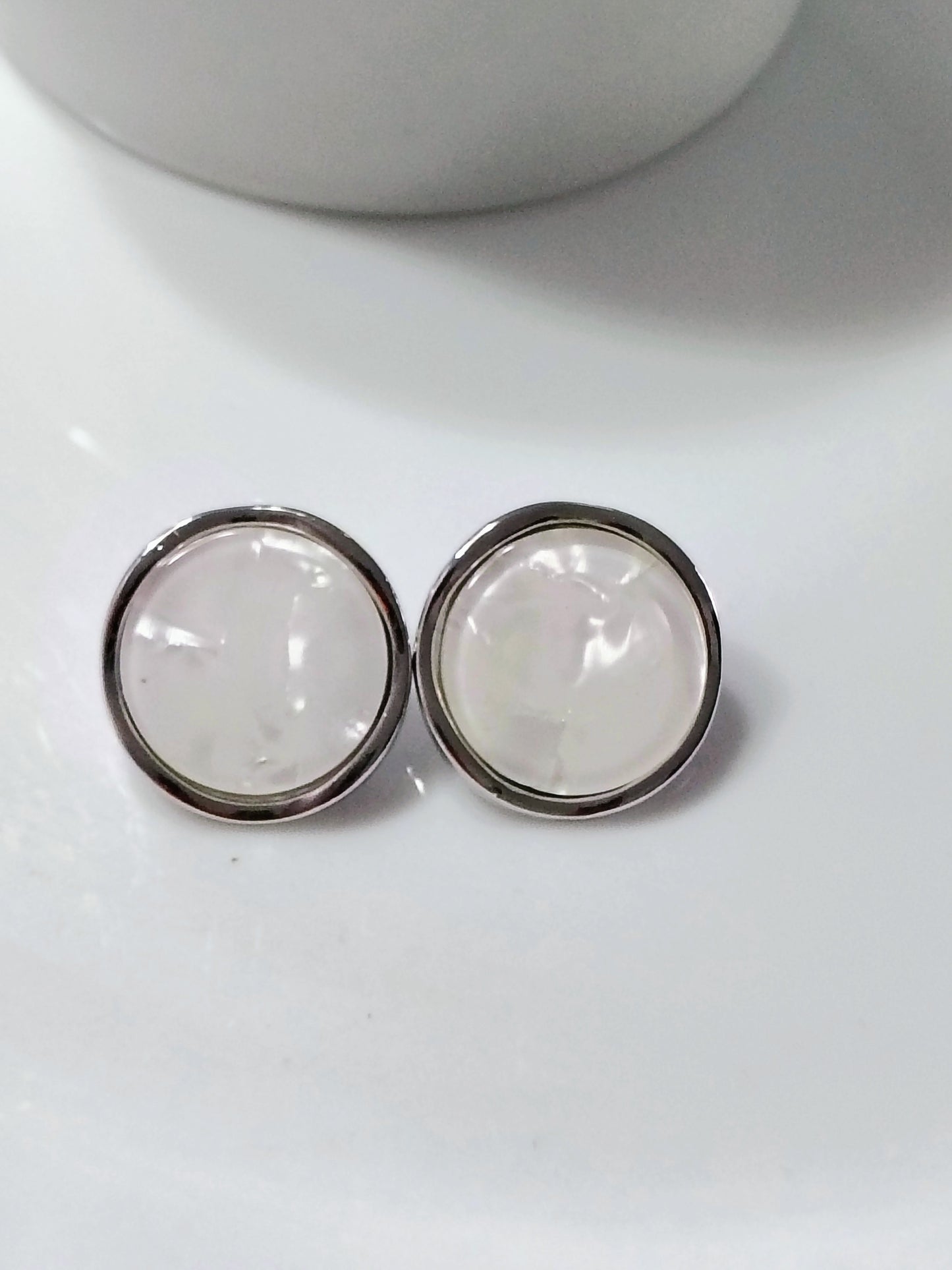 Brinco redondo com madrepérola