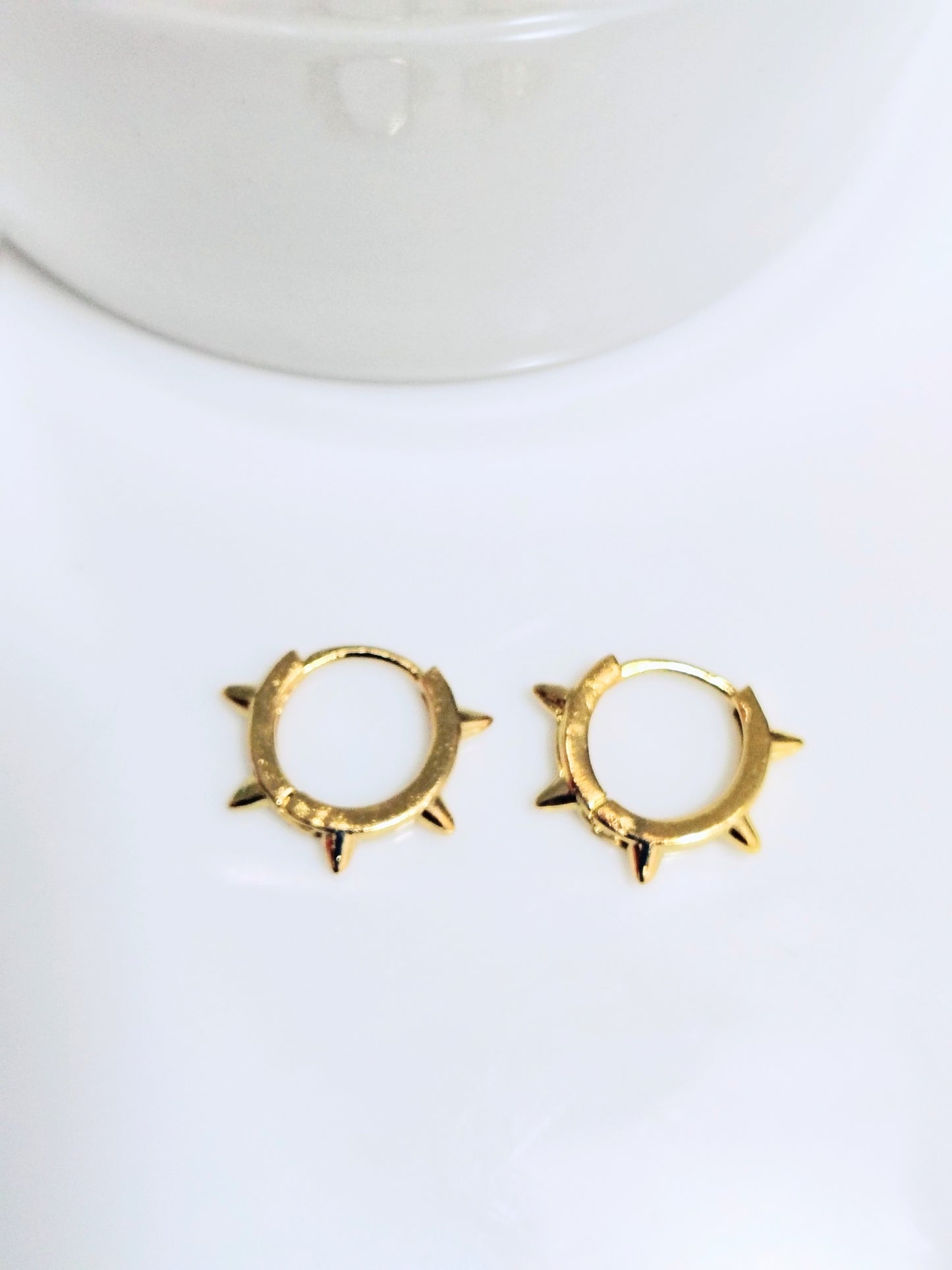 Argola pequena dourada