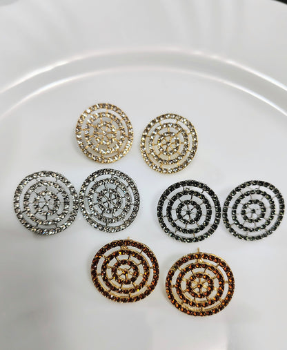 Brinco redondo com strass
