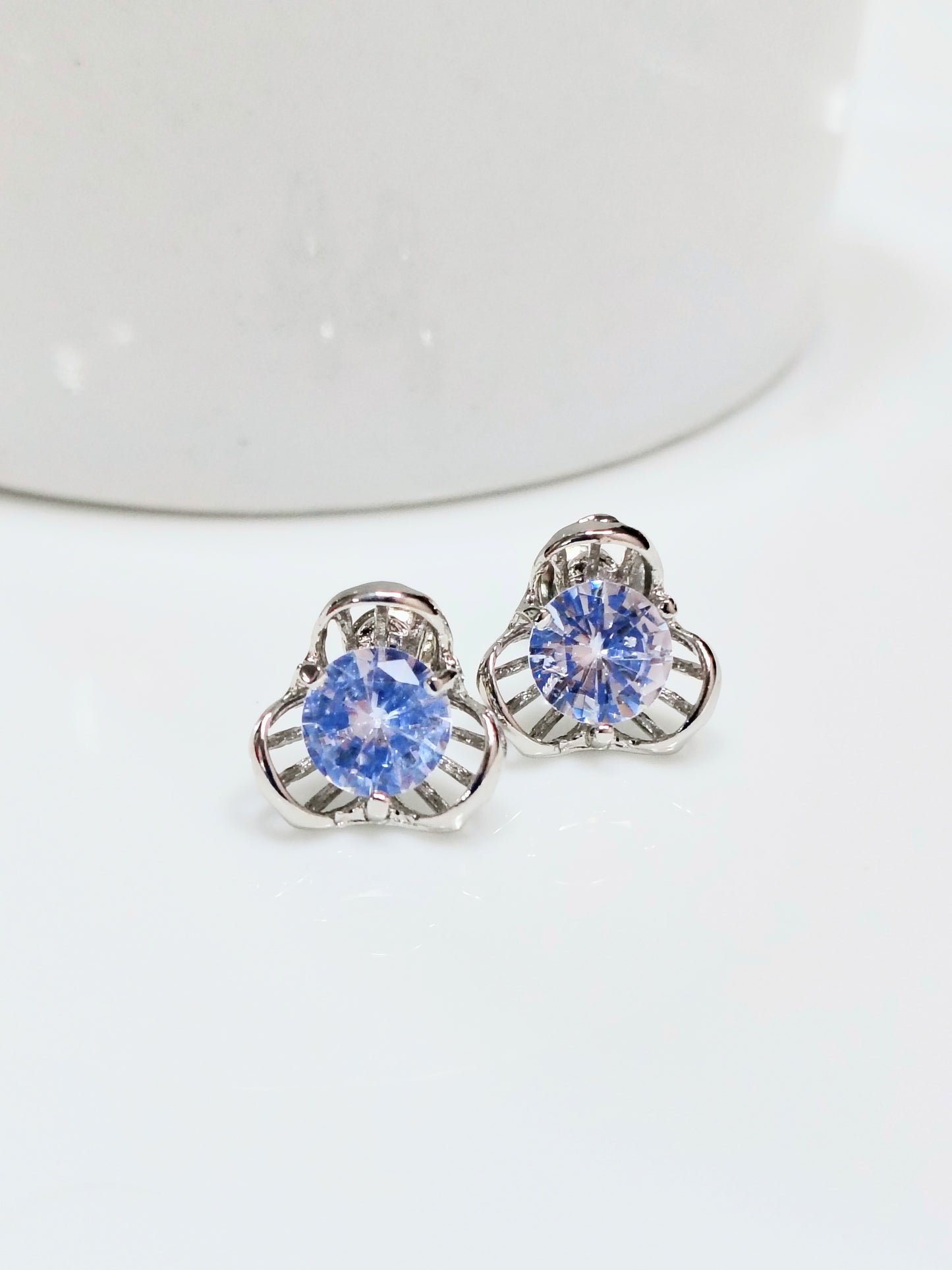 Brinco com pedra de zircônia