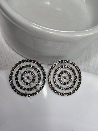 Brinco redondo com strass
