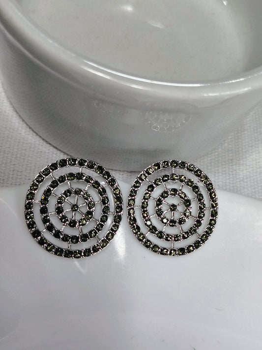 Brinco redondo com strass