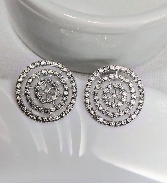 Brinco redondo com strass